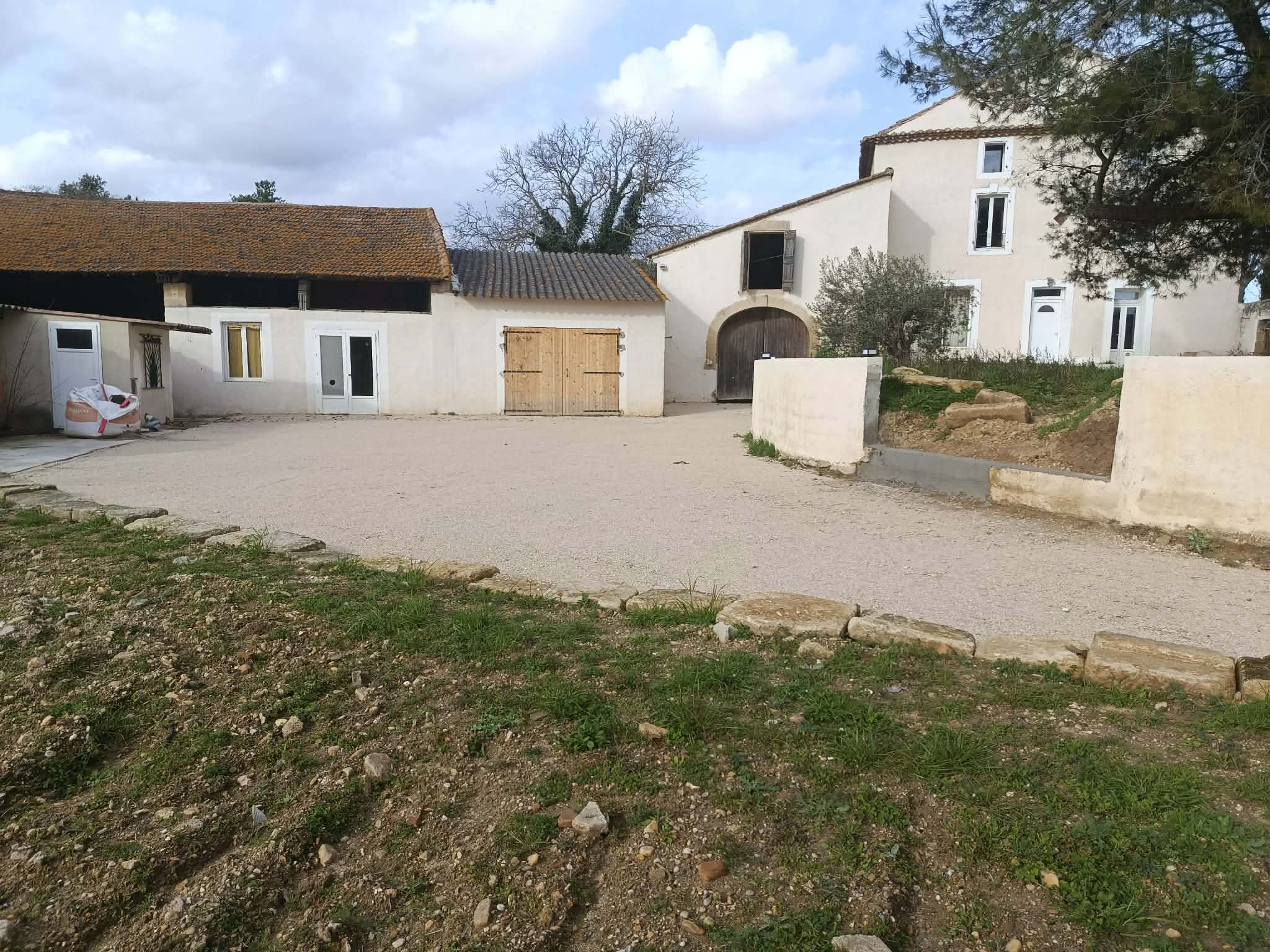Maison de 180 m2 avec potentiel   Proche Pont du Gard